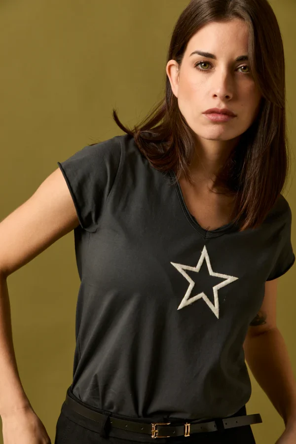 Camiseta básica gris estrella beige